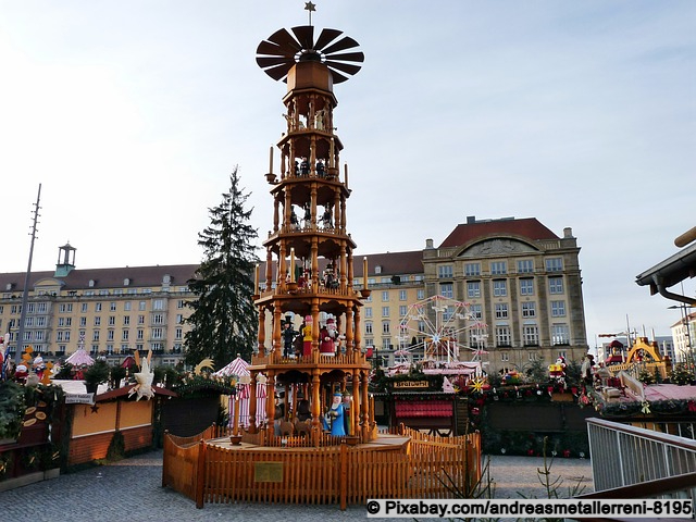 Weihnachtspyramide auf dem Striezelmarkt